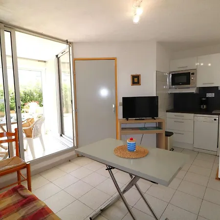 Apartment 2 Pieces Renove, Rdc, Terrasse 25m², Piscines, A 400m De La Plage, Confort - Fr-1-307-125