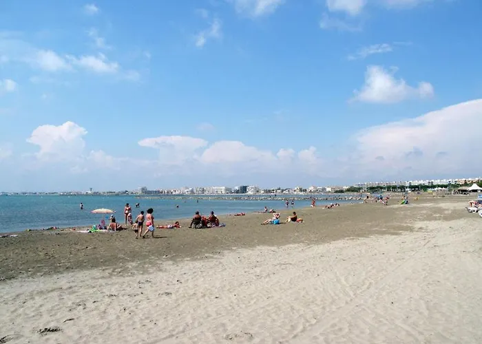 2 Pieces Renove, Rdc, Terrasse 25m², Piscines, A 400m De La Plage, Confort - Fr-1-307-125